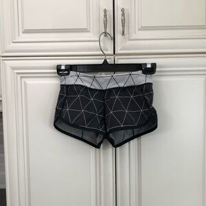Ivivva by Lululemon girls lined shorts